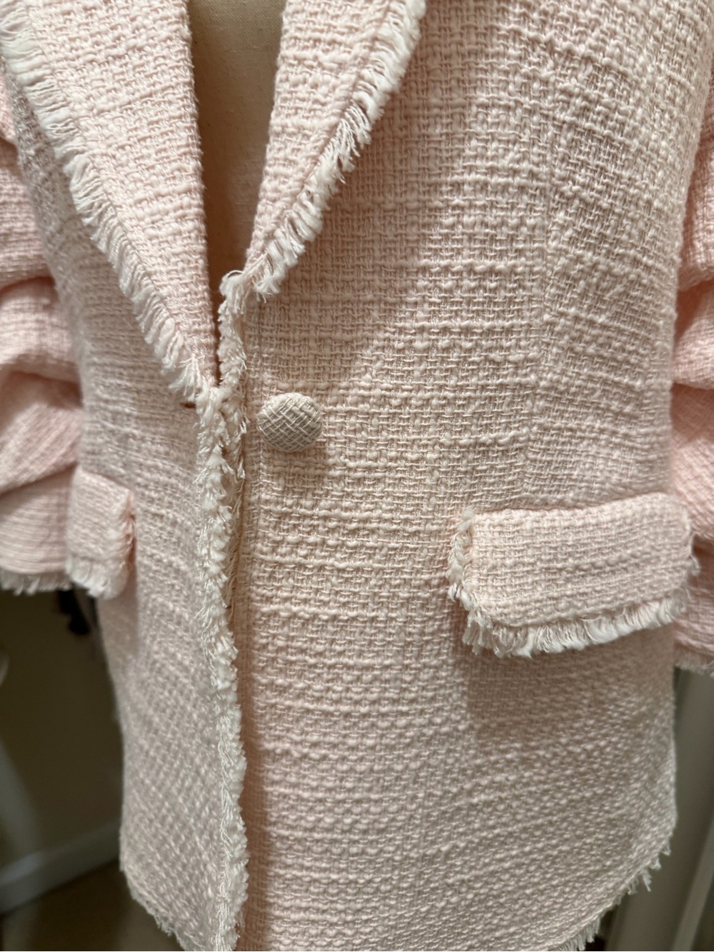 Elie Tahari Pink Bouclé Blazer & Shorts Suit Set Sz 10 (Cinq à Sept Khloe Dupe) - Picture 3 of 15